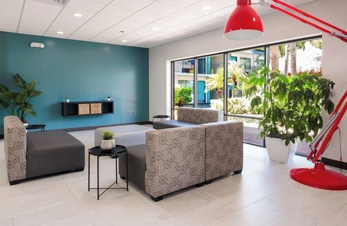 Southwest Orlando Hotel | ICON Park King Room Water Park & Arcade