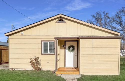 Jerome House | Idaho Adventure Cottage- Located in Jerome ID