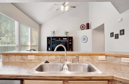 West Valley House | Ideal Location~Cozy~1600sqft~Pets Welcome~BBQ