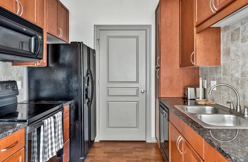 Triangle State Apartment | Ideal Triangle State 1BR w/ W/D, Gym, Pool & Onsite Retail, by Blueground