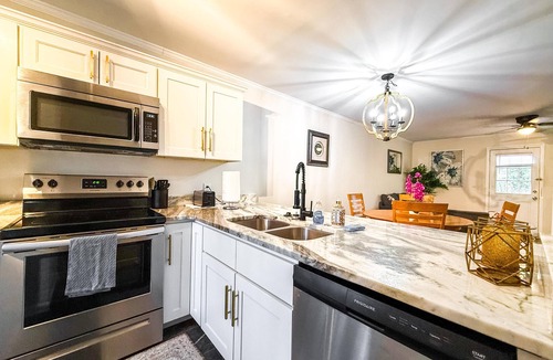 Southeast Raleigh House | Ideally Situated 2BR 2ensuite Townhome in Raleigh