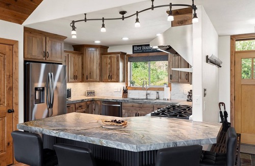 Lincoln County House | Imagine you're gathering being 20' off the Waterfront. Your Versatile Oasis!nn