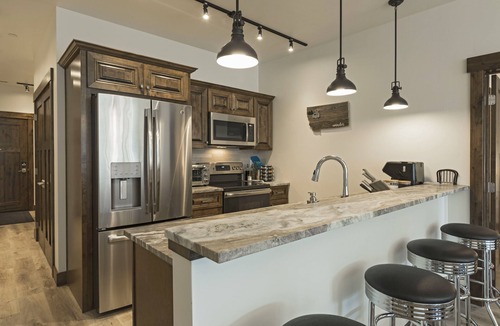 Columbia Falls Condo | Immaculate condo in downtown Columbia Falls! 20 minutes to Glacier National Park -Air Conditioning!