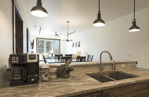 Columbia Falls Condo | Immaculate condo in downtown Columbia Falls! 20 minutes to Glacier National Park -Air Conditioning!