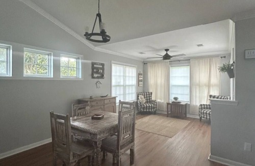 Summerville House | Immaculate Farmhouse Style Southern Rental