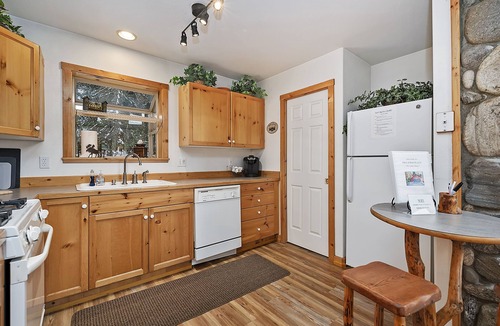 McCall Cabin | IMMACULATE MCCALL CABIN-Very Close to Downtown/Lake/Skiing - “The Cabin’s House”
