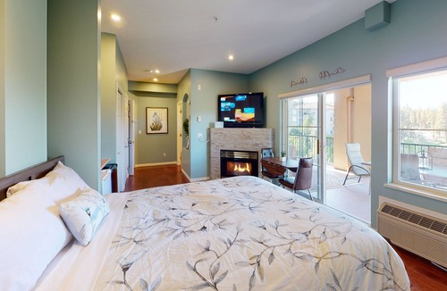 Quail Ridge Apartment | Impressive Deck - 301B