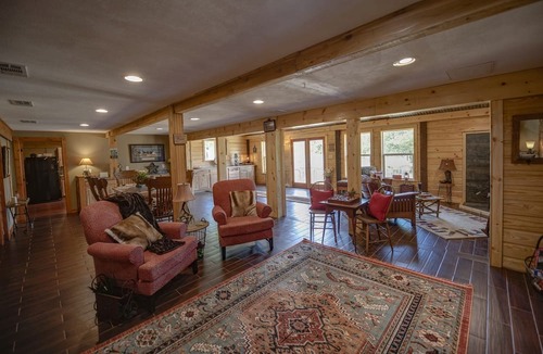 Carmine Cabin | Impressive Wooden Cabin in Round Top, Texas
