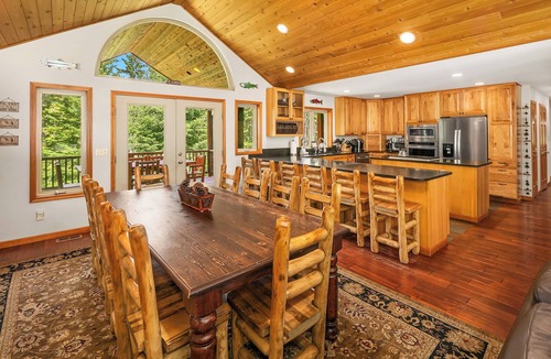 Cle Elum House | Incredible Aspen Lodge! Year Round Specials | Hot Tub | Sledding Hill | 5 AC