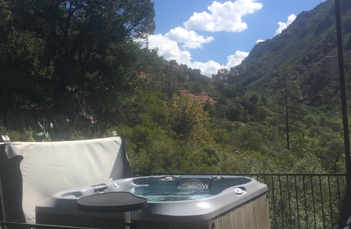 Sedona House | Incredible crazy cool canyon crib Spectacular views from grass rooftop hot tub!