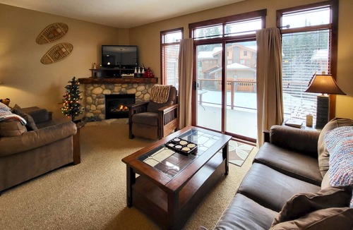 Sun Peaks House | Incredible multi level 2 bedroom + den townhouse, close to ski run