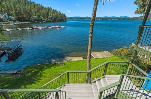 Liberty Lake House | Incredible Waterfront Lakehouse on Liberty Lake