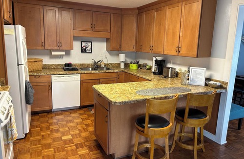Lincolnville Cottage | Indoor and outdoor space for a 30 day or more stay in Historic Summerville