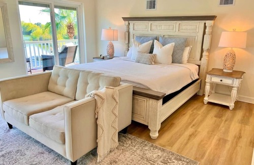 Dickinson House | Indoor/Outdoor Pool Sleeps 25 Waterfront Lakehouse