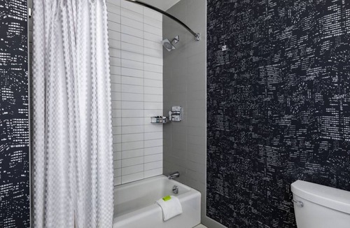 Downtown Houston Hotel | Indulge in Comfort & Style! 4 Spacious Units for Groups, Pets Allowed!