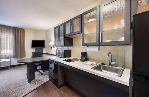 Newell Hotel | Indulge in Unforgettable Comfort and Style in Charlotte! Pets Allowed!