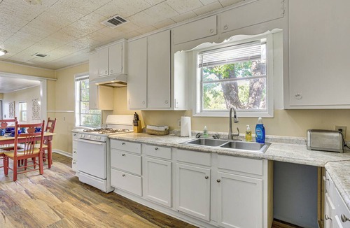 Lakeview  Jefferson County Apartment | Industrial Grade Comfort: Near Ports & Plants