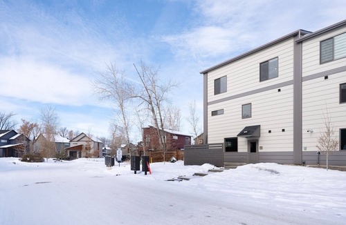 Four Corners Condo | Industrial Retreat Where Recreation Abounds! Dogs OK, Pool Table, BBQ & More!