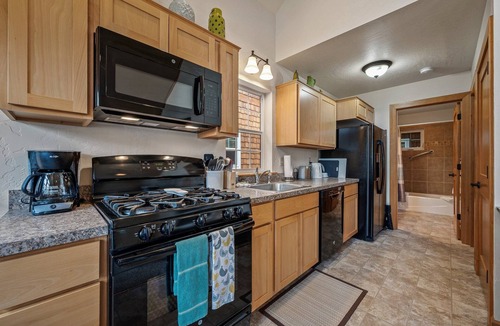 Dover Bay House | Inlet Hideaway - 1 Bedroom and Loft 2 Bath Parkside Bungalow