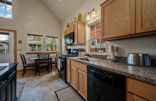 Dover Bay House | Inlet Hideaway - 1 Bedroom and Loft 2 Bath Parkside Bungalow