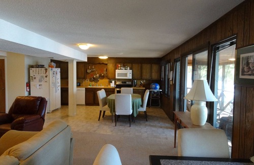 Barium Springs House | Inside Lake Norman State Park. Sleeps 12. Main Channel. Kayaks and canoes.