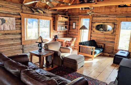 Emigrant Cabin | Internationally Flavored Cabin in Paradise Valley, SW Montana