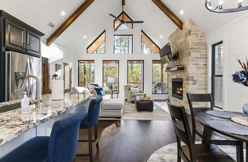 Hochatown Cabin | Intimate Encounter | Shower For 2 Private Hot Tub!
