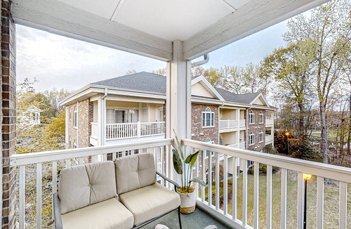 Myrtle Beach Condo | Inviting 3rd floor condo with pool, fitness area, golf, central AC, & W/D
