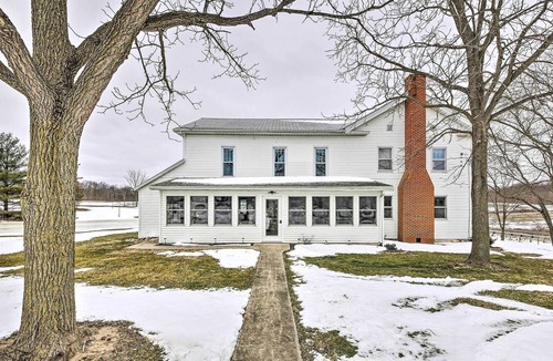 Ashland House | Inviting Ashland Farmhouse: 7 Mi to Downtown!