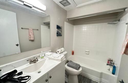 Nassau Bay Apartment | Inviting Houston Space Near Kemah and Space Center