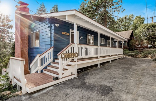 Running Springs Cabin | Inviting mountain cabin with fireplace, pool table, AC & deck - dog-friendly