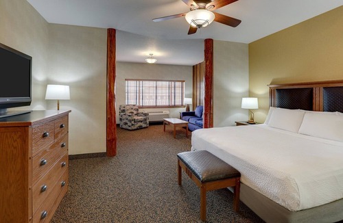 Sioux City Hotel | Inviting Sioux City Stay: Pet-Friendly with Heated Pool | 2 Units