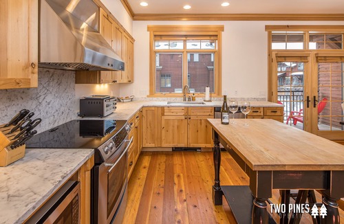 Big Sky Meadow Village House | Inviting Spanish Peaks Townhome|Private Hot Tub| 15 min Drive to Resort