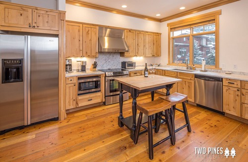 Big Sky Meadow Village House | Inviting Spanish Peaks Townhome|Private Hot Tub| 15 min Drive to Resort