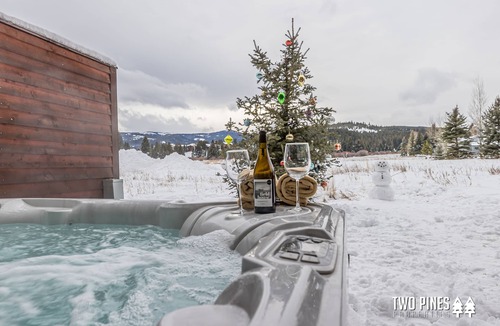 Big Sky Meadow Village House | Inviting Spanish Peaks Townhome|Private Hot Tub| 15 min Drive to Resort