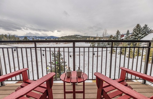 Big Sky Meadow Village House | Inviting Spanish Peaks Townhome|Private Hot Tub| 15 min Drive to Resort
