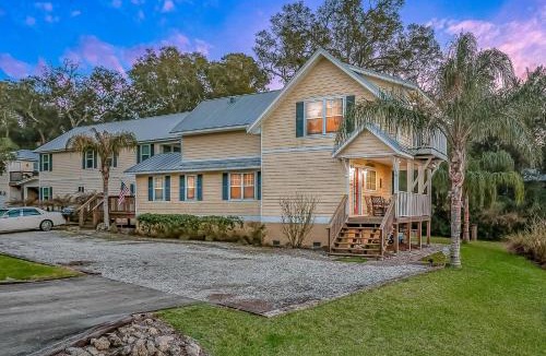 Fernandina Beach House | Inviting waterfront cottage w separate garage apartment and stunning marsh view