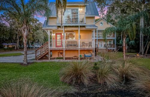 Fernandina Beach House | Inviting waterfront cottage w separate garage apartment and stunning marsh view