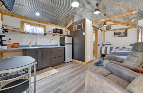 Austinville Apartment | Iowa Tiny Cabin Near Pine Lake State Park