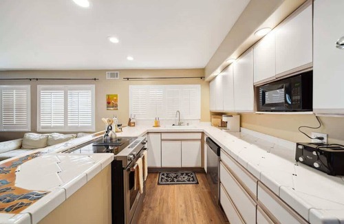 Corona del Mar House | Iris House | Walk to Village & Beach