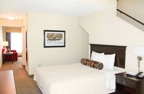 Kelleys Island Hotel | Iroquois Suite at Kelley's Island Venture Resort