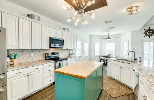 San Luis House | Island Cabana, Ocean View, Hot Tub,Fire Pit,Fence!