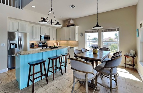 Key Allegro House | Island Charm | Pet-friendly, Key Allegro