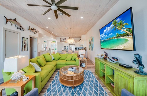 Island Moorings Apartment | Island Moorings marina, Rooftop Spa, Beach Chairs provided