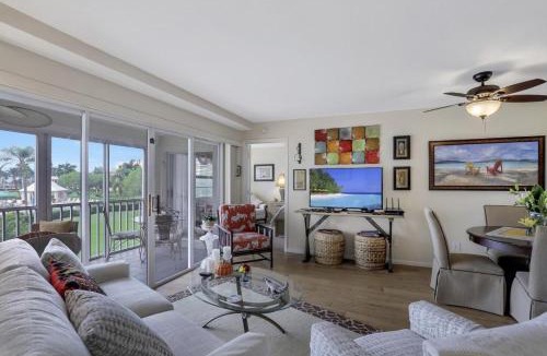 Marco Island House | Island-style condo with pool, spa and steps to beach
