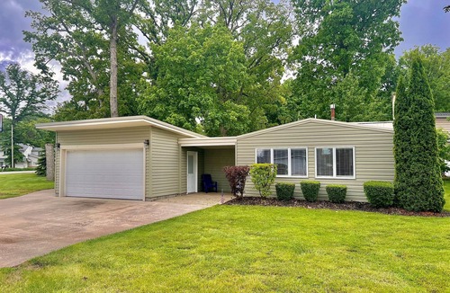 Lakeview Cabin | Island Time on Seminole, firepit, golf cart, Boat for rent