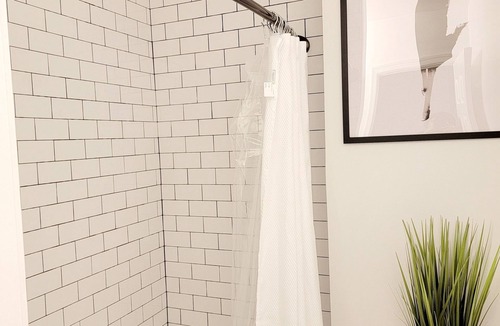 Truxton Circle Apartment | It's a 10! Chic 1-bedroom located 10 mins from everywhere you want to be in DC