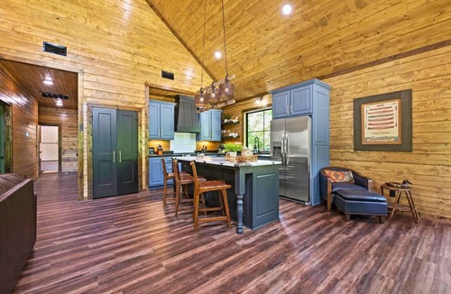Broken Bow Cabin | It Takes A Village | Poolside Retreat for Groups