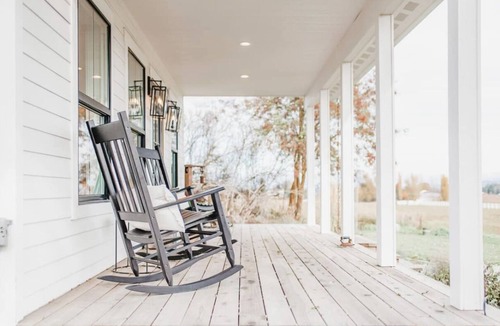 Colbert Cottage | Ivory and Oak a Greenbluff Home