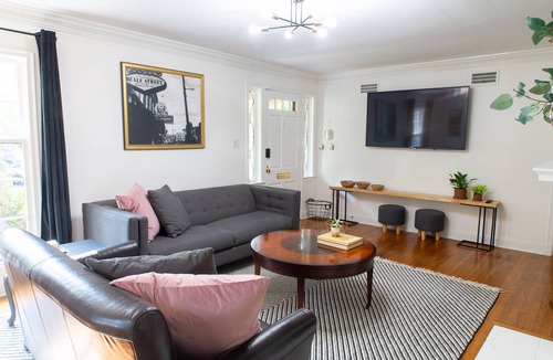 East Memphis House | J Birds' Cottage in the heart of Midtown